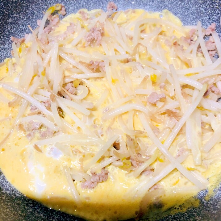 卵ともやしとひき肉炒め